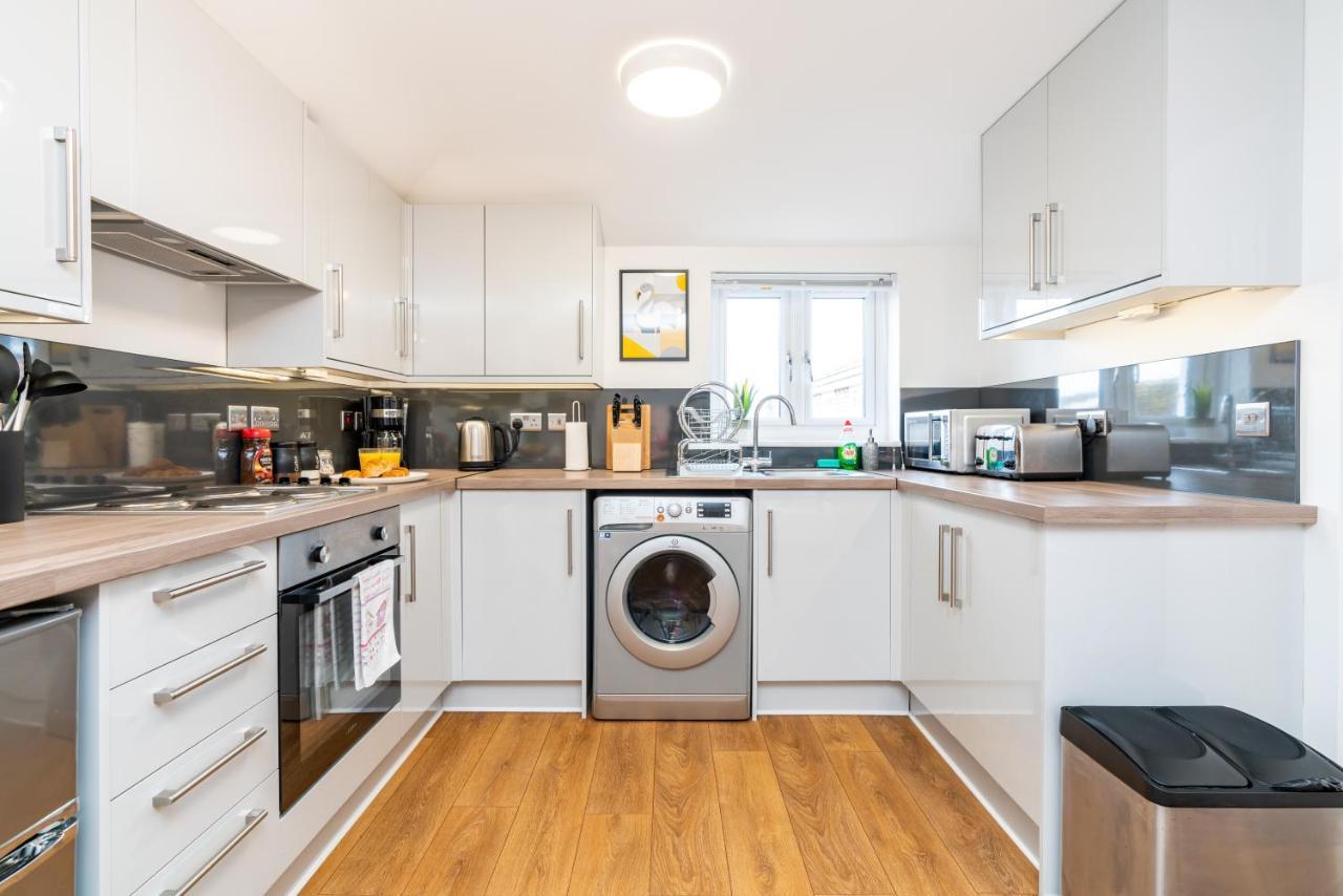 Town Center Apartment With 55” Smart Tv+Netflix Andover Kültér fotó