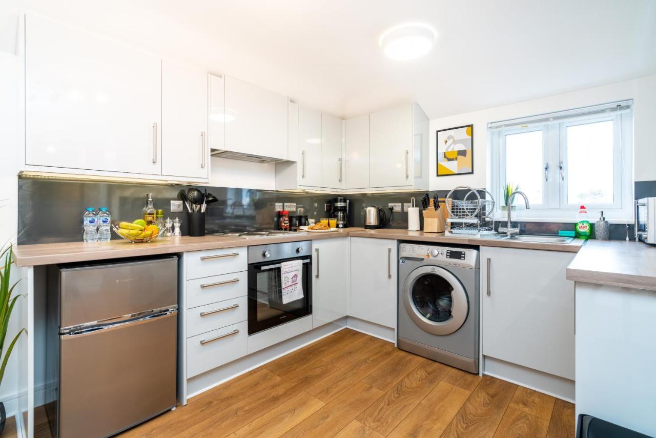 Town Center Apartment With 55” Smart Tv+Netflix Andover Kültér fotó