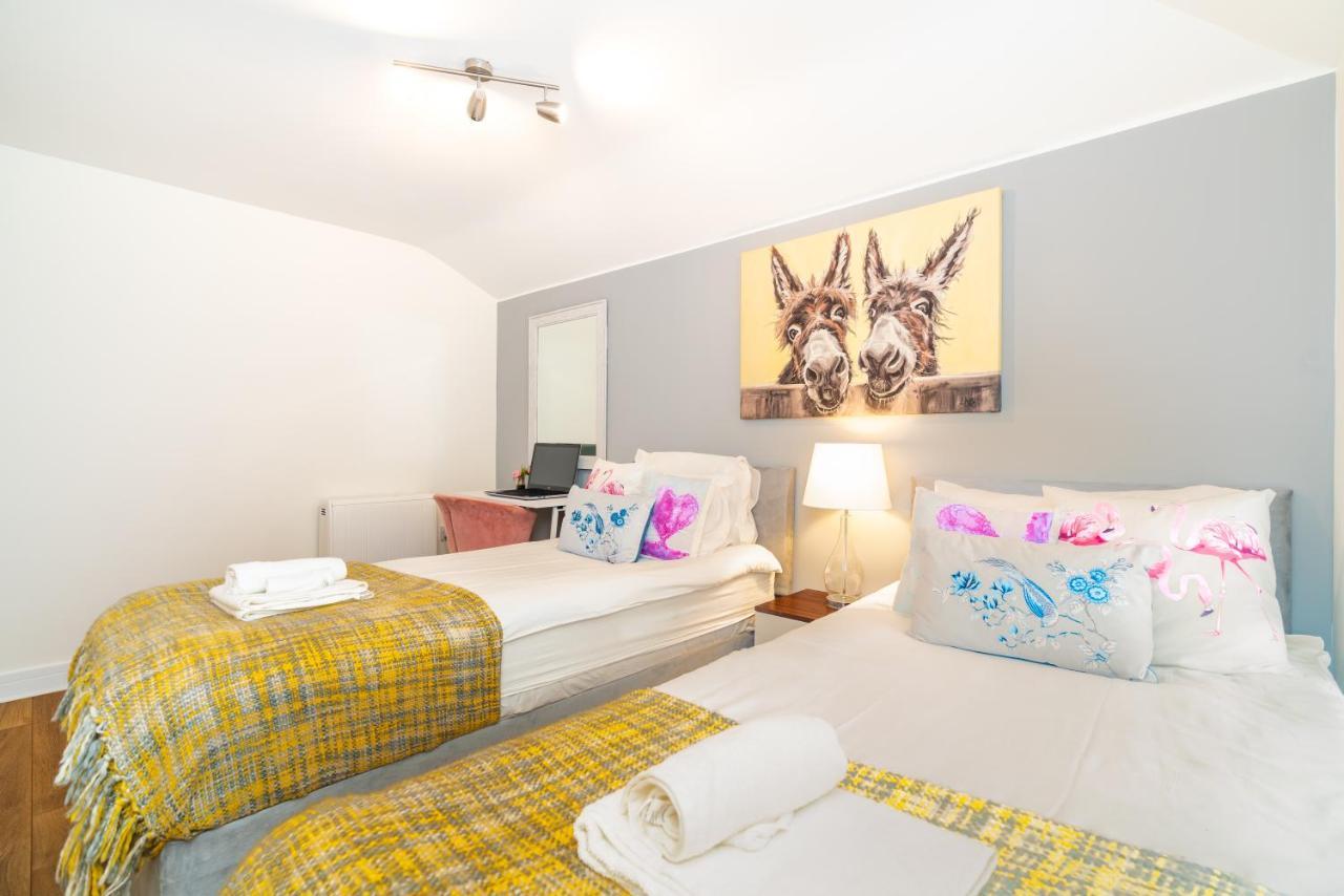 Town Center Apartment With 55” Smart Tv+Netflix Andover Kültér fotó